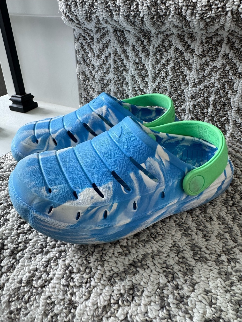 Rugged Shark Kids Blue & Green Slip-On Clogs Size 10